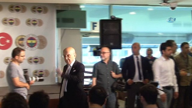 Fenerbahçe Kulübü Başkanı Ali Koç: 'Yerli hoca ile devam edersek bu kesinlikle Aykut Kocaman olacak'