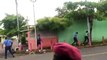El ataque policial en el sector de El Edén inició a eso de las cinco de la mañana y los pobladores tuvieron que correr y dejar las barricadas: ow.ly/ezni30krvzw