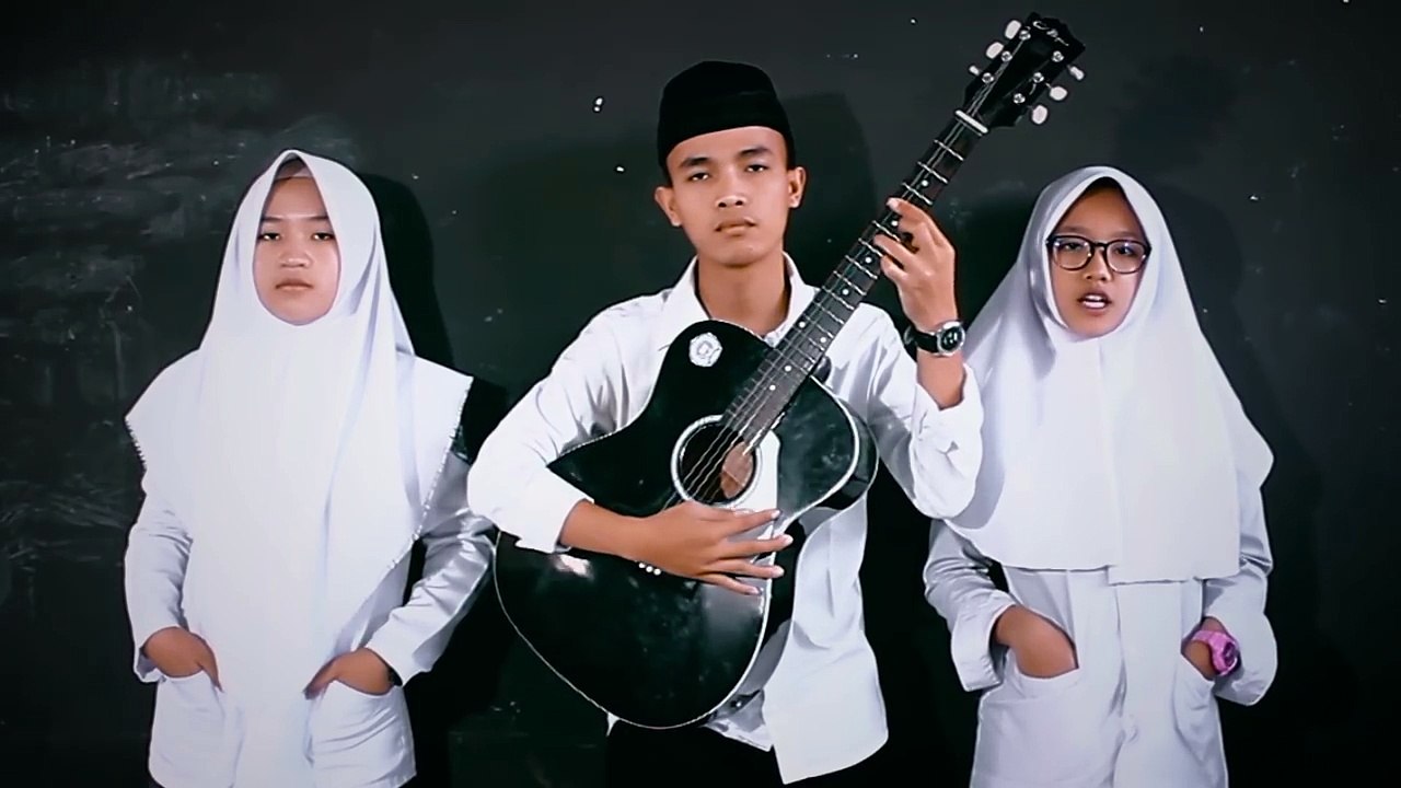 Lagi Syantik vs Despacito vs Bete Versi Idul Fitri Parodi (Cover By. Putih Abu-abu)