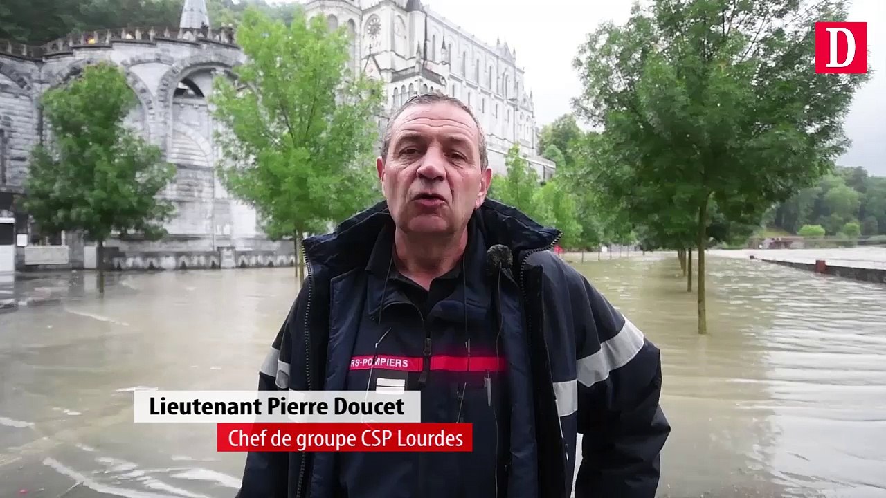 La grotte de Lourdes inondée