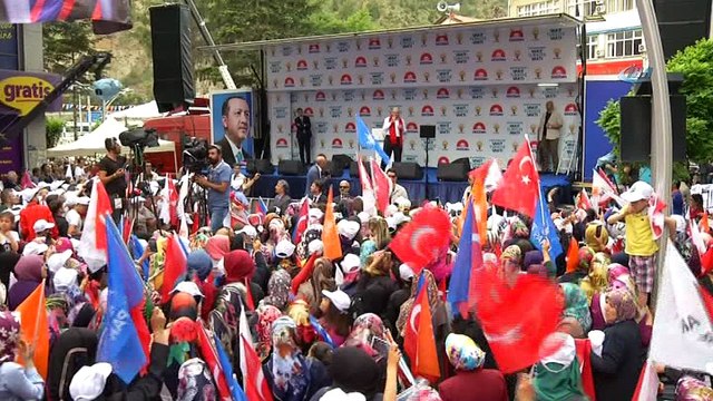 Başbakan Yıldırım: 'Hiçbir terör hareketi, darbe teşebbüsü, ekonomik finans saldırısı yürüyüşümüzü durduramaz, kimse bizi millete hizmet yolundan çeviremez'