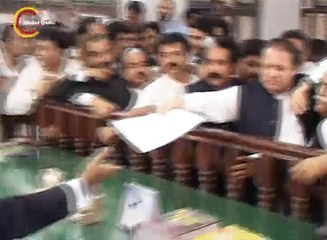 Télécharger la video: LAST Time When Nawaz Sharif Submitted his Papers Nomination