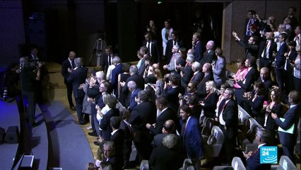 Emmanuel Macron veut remanier les aides sociales