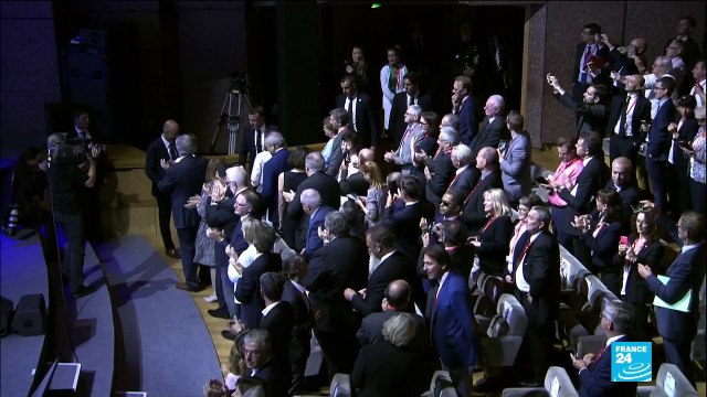 Emmanuel Macron veut remanier les aides sociales