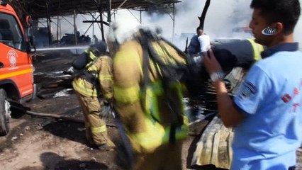 Dursunbey'deki yangında iki fabrika kül oldu