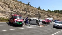 2 otomobil çarpıştı: 3 ölü, 4 yaralı - ANTALYA