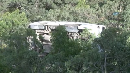 Dağdan Şarampole Yuvarlanan Minibüsten Sağ Kurtuldular