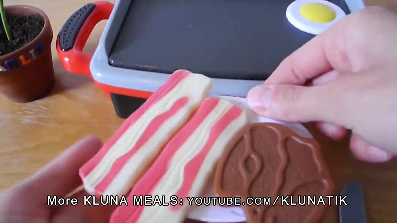 Kluna Tik FAILED COOKING CLASS  | KLUNATIK ASMR eating sounds comiendo Massinha de brincar