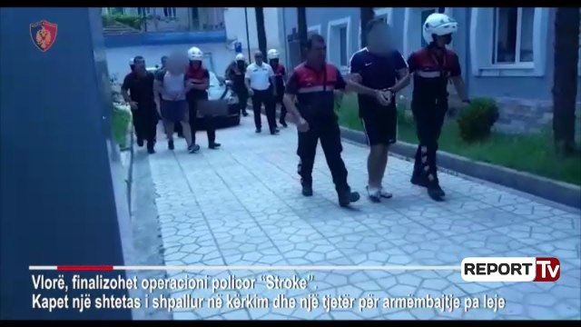 Report Tv - Armëmbajtje pa leje dhe kultivim kanabisi, policia arreston 2 persona në Vlorë