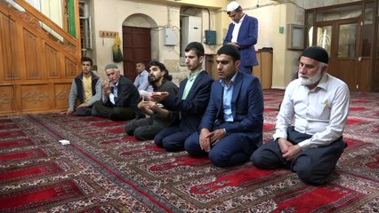 Görme engelli iki kardeş teravih namazı kıldırdı - DİYARBAKIR