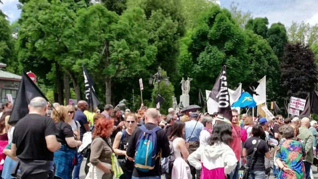 Multitudinaria marcha por un Oviedo saludable y contra los planes de la multinacional Hanson