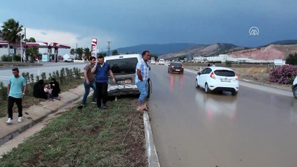 Hatay'da sağanak taşkına neden oldu