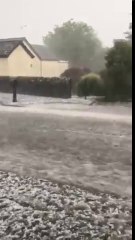 Un orage incroyable a transformé la ville de Thornhill en rivière