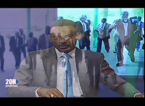 RTG/Visite inopinée du ministre de l`éducation M. Francis NKEA NZIGUE dans quelques centres d’examens pour s`imprégner du bon déroulement des examens.