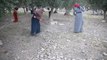 متطوعون ينظفون منطقة باب الرحمة بالمسجد الأقصى