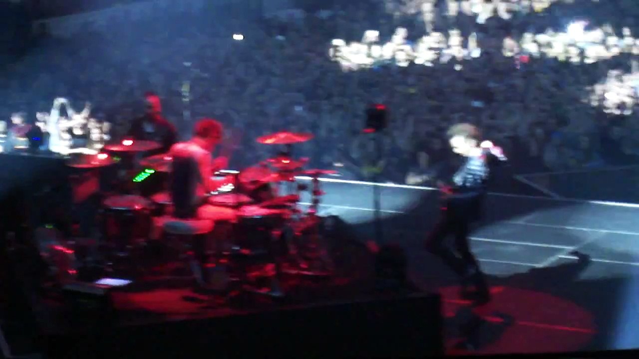 Muse - Unsustainable, Helsinki Hartwall Arena, 12/10/2012