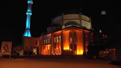 Son Teravih Namazında Çocuklara "Nasrettin Hoca" Sürprizi