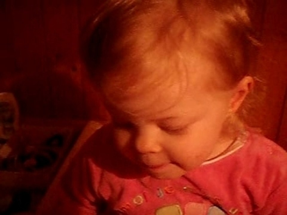 Solo de Léna sur "Petit papa Noël"