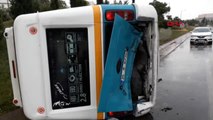 İzmir'de Yolcu Minibüsü Devrildi
