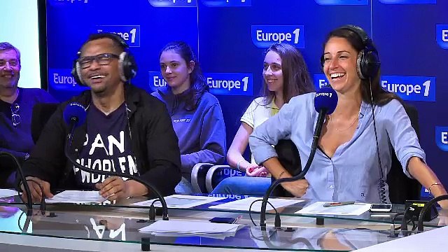 Le canular d'Anne Roumanoff : Bonjour monsieur, on va envoyer des supporteurs des Bleus chez vous pour mettre l'ambiance dans votre salon