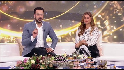 ارتدى نفس الـ"تي شيرت" واحتشد حوله الأجانب.. شبيه صلاح يخطف الأنظار في روسيا !