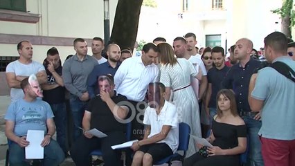 Ora News - Të rinjtë opozitarë "dëbojnë" kryeministrin Rama