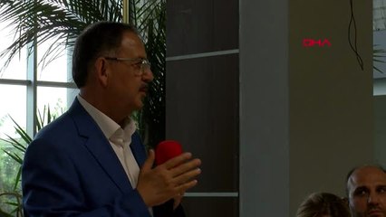 Kayseri Bakan Özhaseki'ye Seçim Gezisinde Boyun Yastığı Hediye Edildi