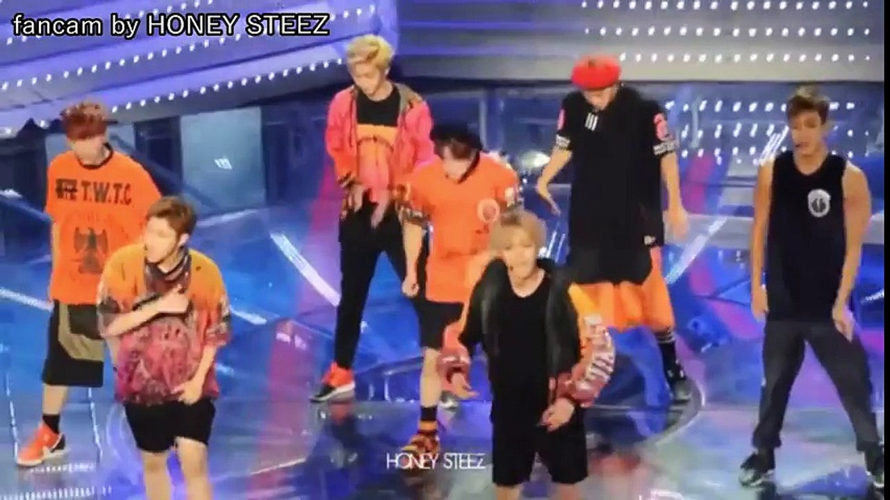 MONSTA X funny fancam details