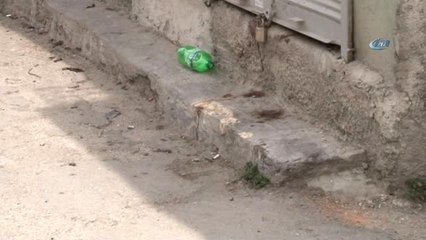 Eşini Motosikletten Düşürüp, 5 Yerinden Bıçakladı