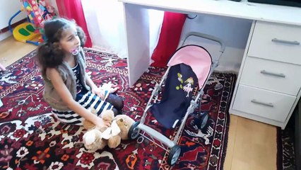 UNE MAMAN ET SA PETITE FILLE...