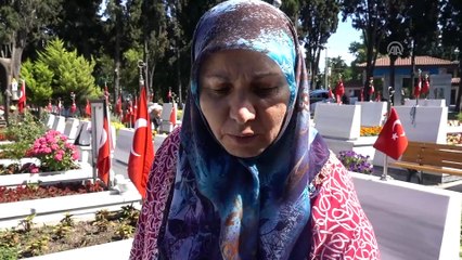 Bayram arifesinde şehitlikte yoğunluk - İSTANBUL
