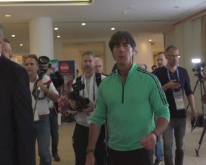 Di Balik Layar - Low Menyelenggarakan Konferensi Pers Jerman