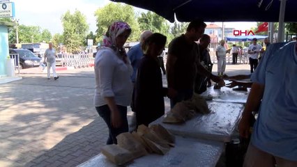 Antalya Bayram Arifesinde Mezarlıklarda Ziyaretçi Yoğunluğu