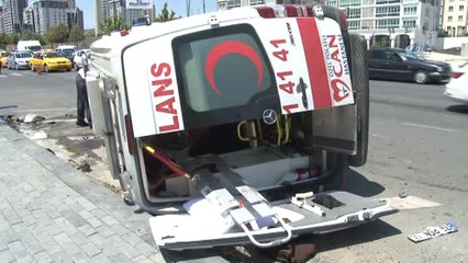 Hasta Taşıyan Ambulans Kaza Yaptı: 7 Yaralı