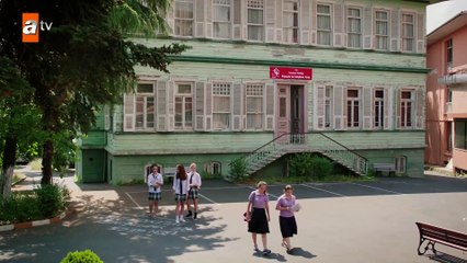 Kızlar zor durumda! - Kırgın Çiçekler 4.Bölüm