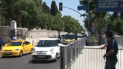 Cumhurbaşkanı Erdoğan, Anne ve Babasını Mezarlarını Ziyaret Etti