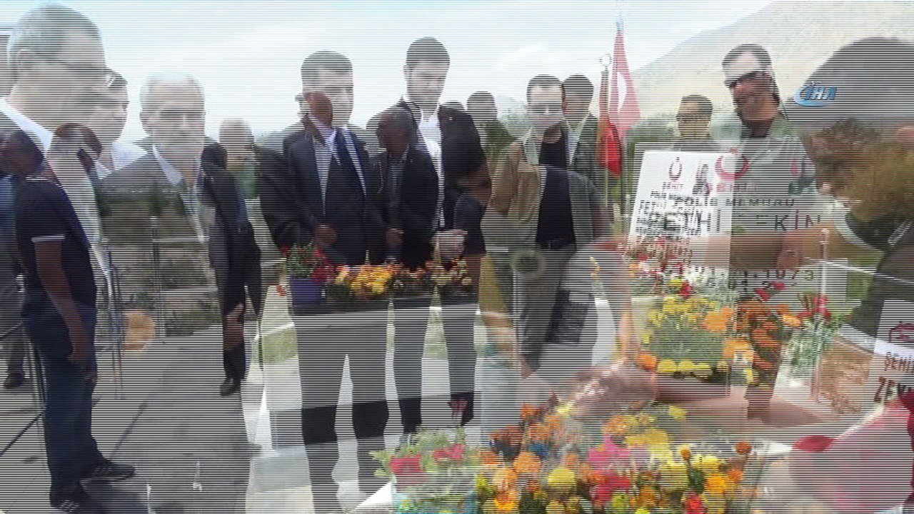 CHP'li Erol, Şehit Sekin'in kabrine gitti: 'Bir kahramanlık hikayesi yazmıştır'