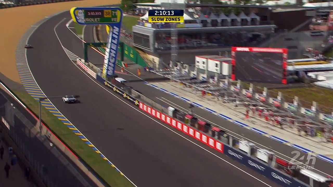 24 Heures du Mans - First action on track for BMW