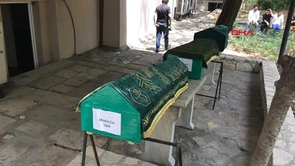 Kahramanmaraş Selde Hayatını Kaybeden Anne ve Çocukları Son Yolculuklarına Uğurlanıyor