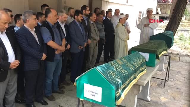 Kahramanmaraş Selde Hayatını Kaybeden Anne ve Çocukları Son Yolculuklarına Uğurlandı-2