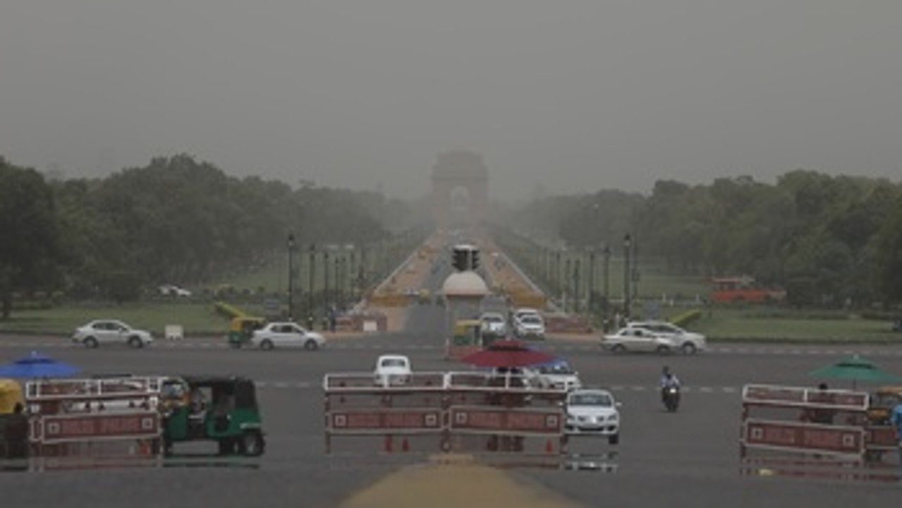 Vientos de polvo elevan la polución por encima de niveles tóxicos en Nueva Delhi