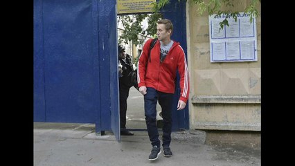 Навальный вышел на свободу