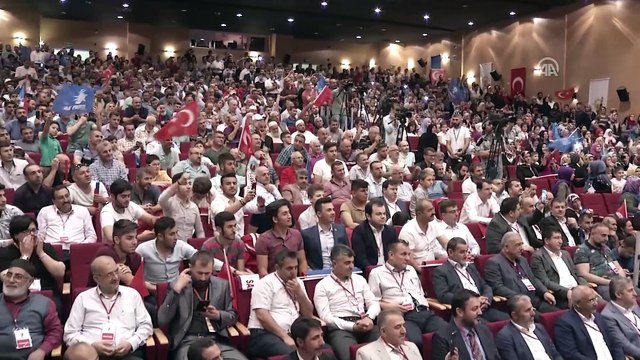 Başbakan Yıldırım: 'Milleti dinle imanla aldatmaya çalışan FETÖ'cüler şimdi kiliselerde toplanıp dua ediyorlar' - İSTANBUL