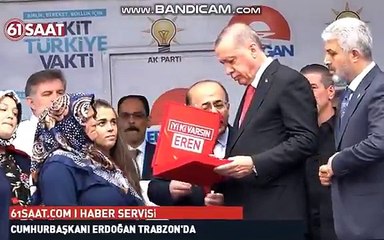 Erdoğan, Şehit Eren Bülbül'ün annesine mitingde anahtar teslim etti