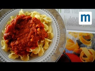 Easy tomato pasta sauce | Vegetarian, vegan, dairy-free | Mumsnet
