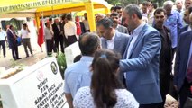 Bakan Gül, Gaziantep şehitliğini ziyaret etti