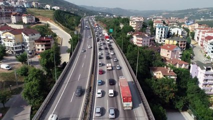 TEM’deki bayram trafiği havadan görüntülendi