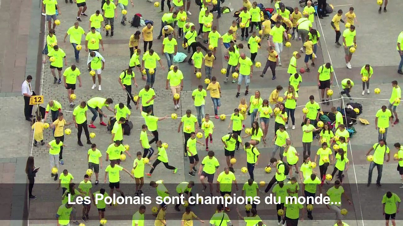 Foot: la Pologne championne du monde...de jongl...