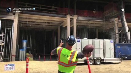 Goff launches pinpoint deep ball to construction worker at L.A. stadium