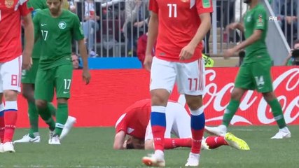 Moment Of The Day - Cederanya Alan Dzagoev Beri Angin Segar Untuk Rusia